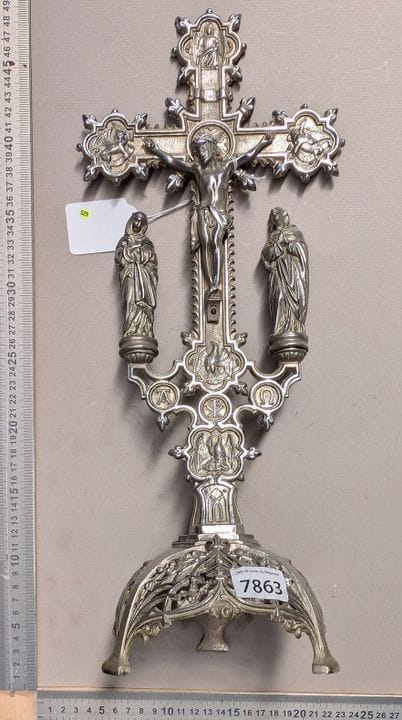 Ancienne croix crucifix en bronze - Dimensions et 