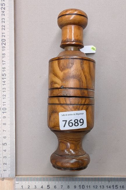 1 ancienne bouchonneuse en bois - Dimensions et ét
