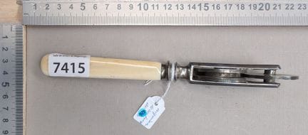 1 aiguiseur de couteau ancien manche en nacre - Di