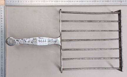 Grille à viande en fer forgé - Dimensions et état 