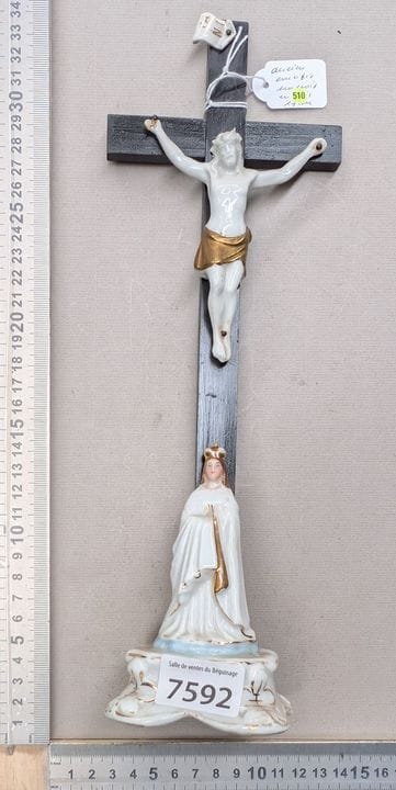 1 ancienne Croix crucifix en faïence et socle - Di
