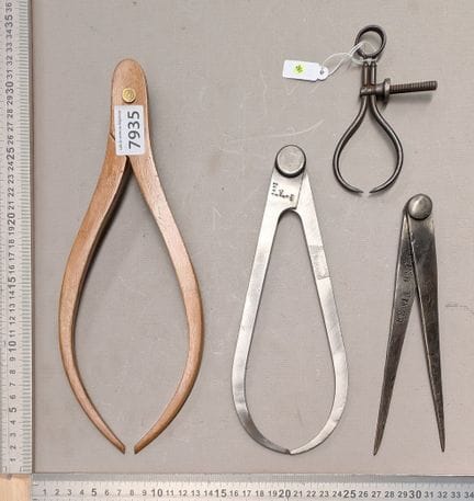 1 lot de 4 compas différents fer forgé - Dimension