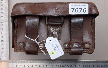 1 ancienne cartouchière - Dimensions et état voir 