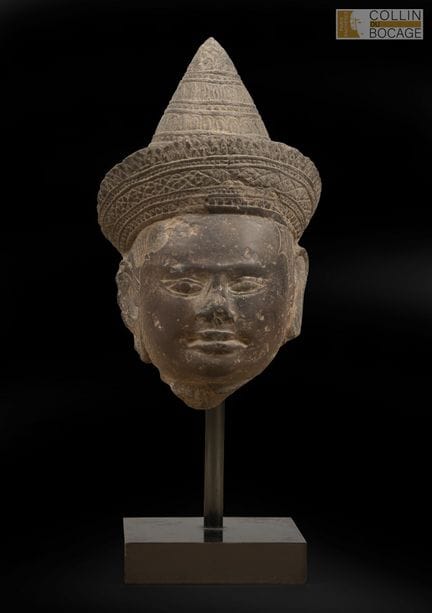 CAMBODGE, art post khmer. Tête de divinité masculi