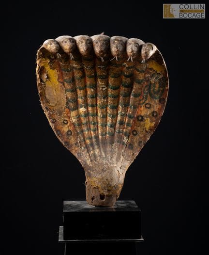 INDE DU SUD, XIX-XXème siècle. Sept Nagas dressés 
