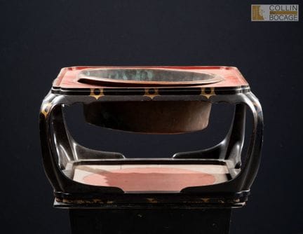 JAPON, XIX-XXème siècle. Hibachi à décor stylisé d