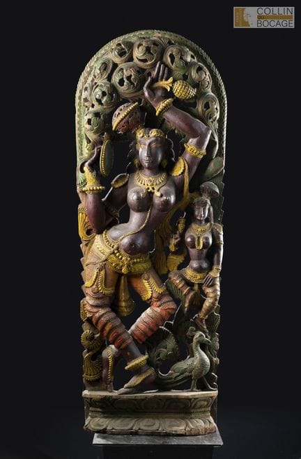 南印度或斯里兰卡，20世纪。树之女神苏拉桑达里（Surasundari）在郁郁葱葱的植被中起舞，脚边