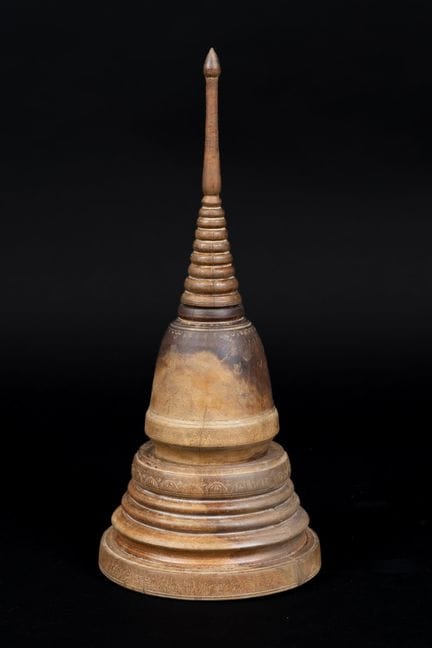 BIRMANIE, XXème siècle. Modèle de stupa en trois p