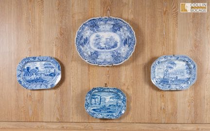 Vier ovale Suppenteller mit blauem Dekor, das lebh