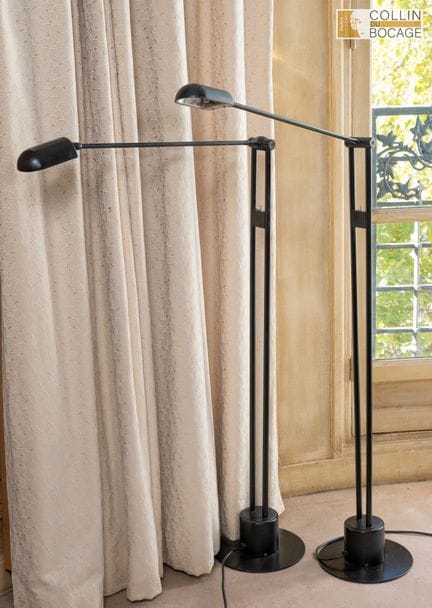 - Paar Halogen-Stehlampen (eine davon beschädigt)
