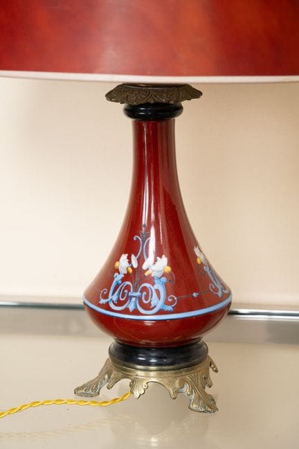 - Porzellanlampe in Balusterform; Höhe: 33 cm
- (1