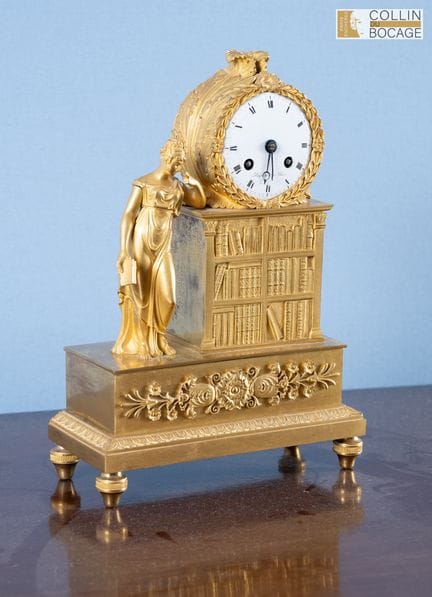 Pendeluhr aus vergoldeter Bronze mit einem Dekor, 