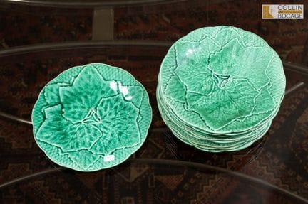 GIEN  12 Dessertteller aus grünem Engobe mit Blatt