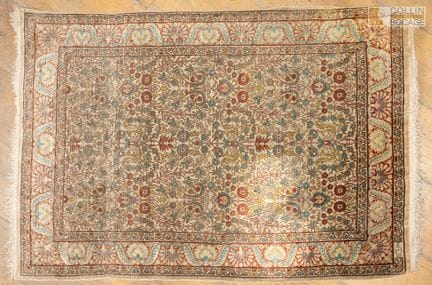 Sehr feiner Hereke-Teppich aus Seide
Signiert: „He