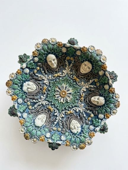 SCHULE von Bernard PALISSY im Stil von 
Schale mit