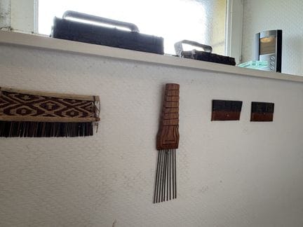 AFRIQUE 
Lot de peignes et deux matrices d'impress