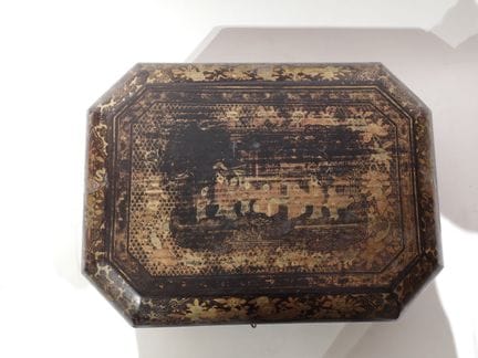 CHINA 
Tea box
Black lacquered wood 
Made around 1