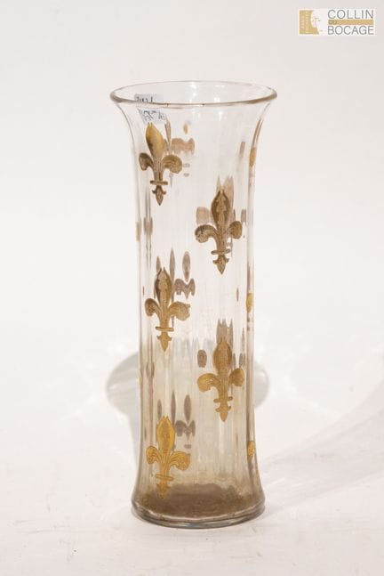 Cylindrical vase decorated with fleur-de-lis motif
