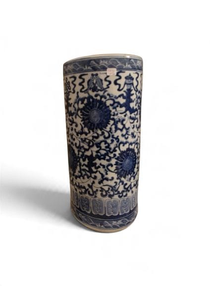 (China) Cylindrical vase with floral decoration, b