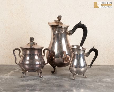 Service à café composé d'une cafetière, d'un pot à