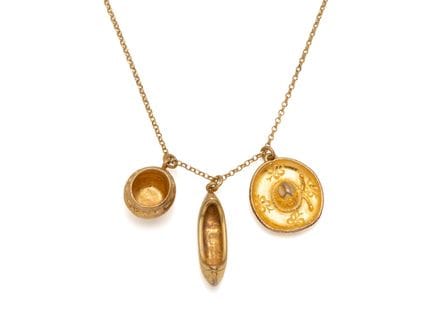 Collier en vermeil 800 millièmes, retenant 3 brelo