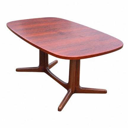 DYRLUND, al estilo de
Mesa de comedor
Teca y chapa