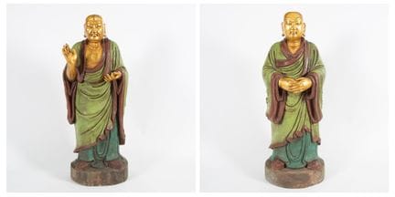 EIN PAAR HANDGESCHNITZTE, POLYCHROME TIBETISCHE LO