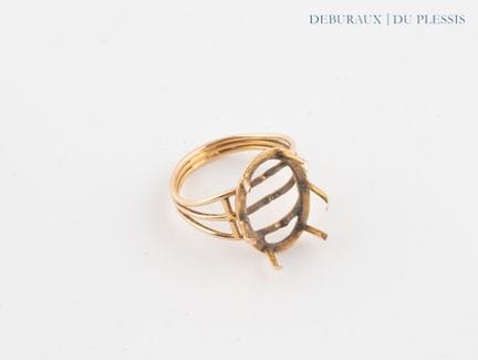 Monture de bague à fils en or 750°/°°.
Poids : 2,7