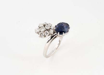 Anello “Tu ed io” in oro bianco 750°/°° e platino,