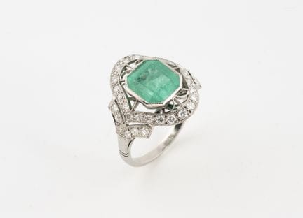 Anello traforato in oro bianco 750°/°° con incasto