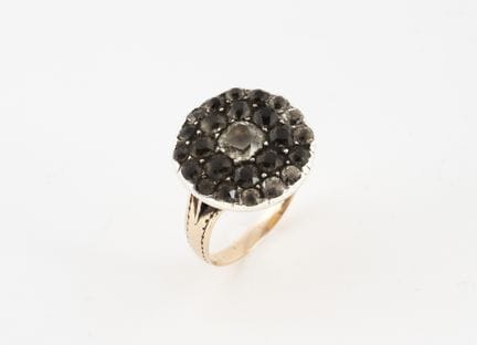 Bague en or 750°/°°  et argent sertie d'un pavage 