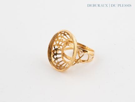 Monture de bague en or ajouré 750°/°°.
Poids : 4,8