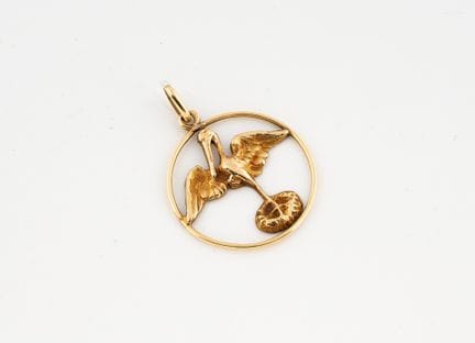 Pendentif cigogne en or 750°/°°.
Poids : 1,1 g.