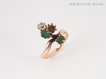 Bague duchesse en or 375°/°° sertie d'émeraudes et