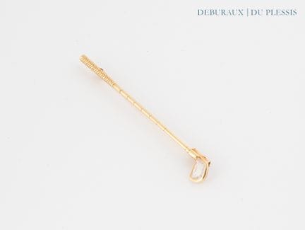 Golfclub-Anstecknadel aus 750er Gold mit einem gra