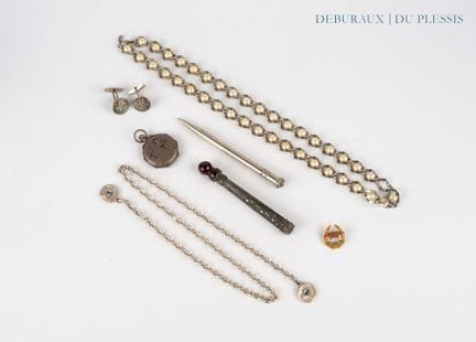 Lot de bijoux en métal argenté étranger on y joint
