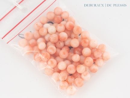 Lot  de 81 perles de corail rose à un trou de 8 à 