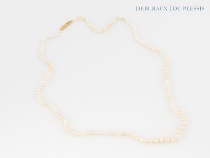 Collana a cascata composta da 118 perle fini e 14 