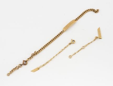 Débris de bracelets gourmettes.
Poids : 5,07 g.