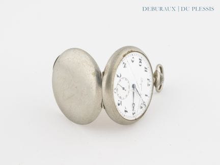 LONGINES
Montre de poche en métal.
(verre cassé et