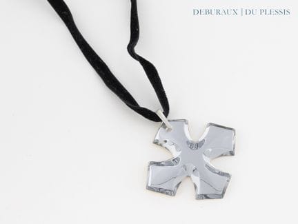 BACCARAT
Pendentif croix occitane en cristal et so