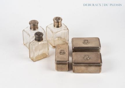 Set da toeletta composto da tre scatole in argento