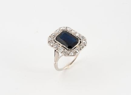 Anello in oro bianco 750°/°° e platino, con uno za