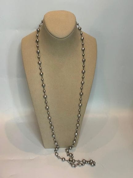 Collana lunga con perle coltivate d'acqua dolce di