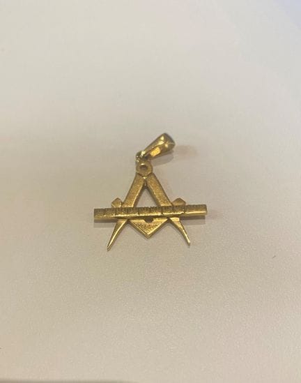 Pendentif insigne maçonnique en or 585°/°°.
Poids 