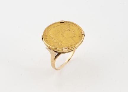 Anello in oro 750°/°° con incastonata una moneta d