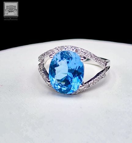 Bague ajourée en or blanc 750°/.(18K) 4g55 sertie 