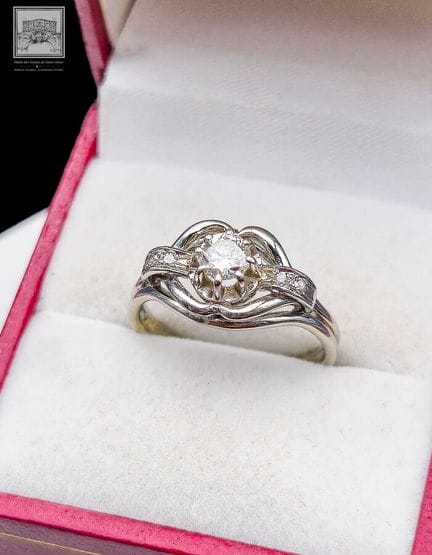 Bague en or gris 18K 750/°°° poinçon tête d'aigle 