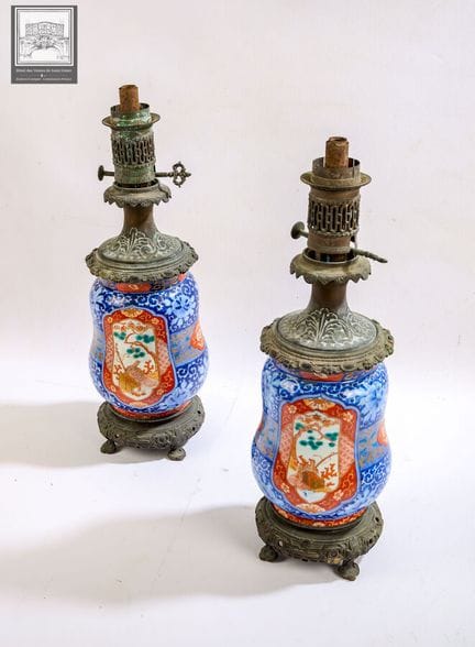 Paire de lampes à pétrole
Bronze et Corp de lampe 