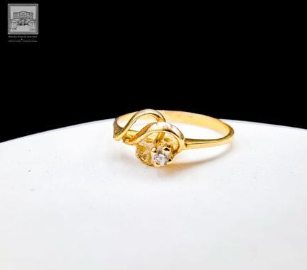 Bague
Or jaune
750/°°° Poinçon tête d'aigle
Sertie